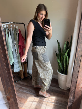 Della Bandana Printed Joggers, Ash