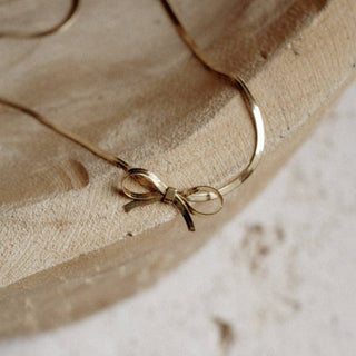 Bow necklace