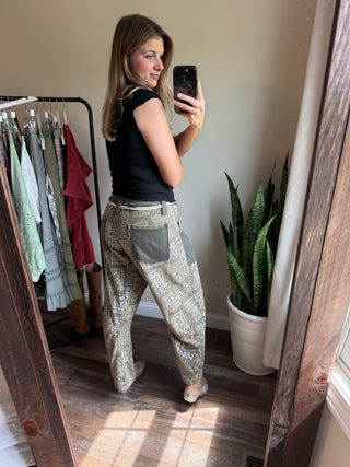 Della Bandana Printed Joggers, Ash