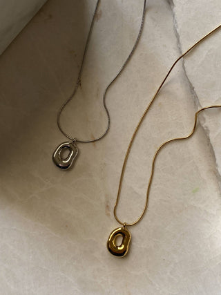 Hailey Modern Pendant Necklace: Silver