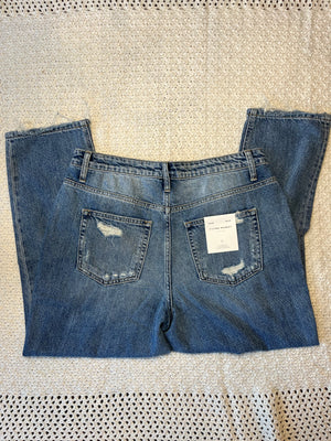 F4174 Distressed Mom Jeans