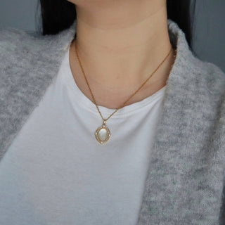 Aurora Necklace | White Shell Pendant Necklace - The Red Thread Boutique